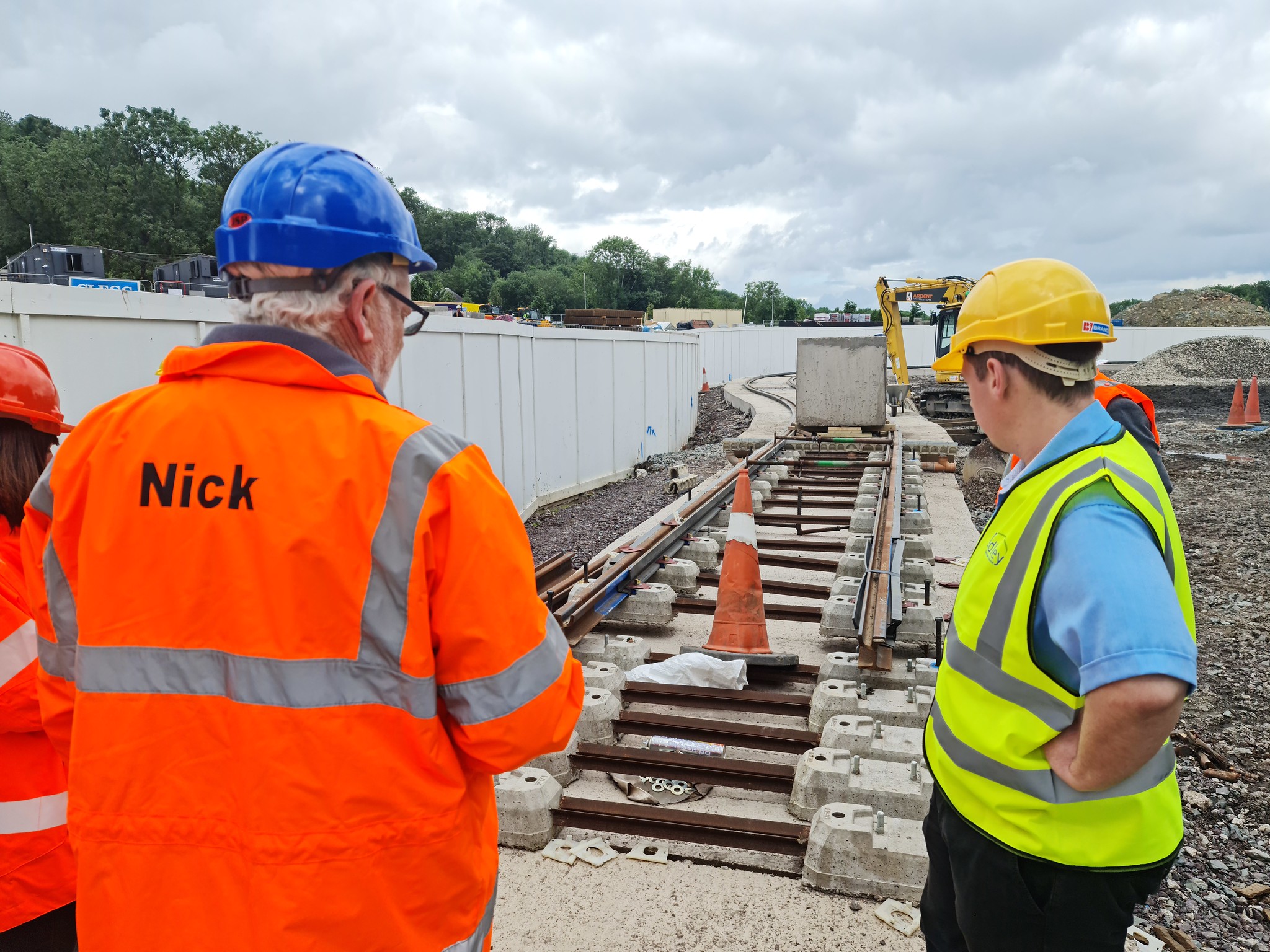 2021-07/nick-mallison-shows-cllr-simon-phipps-how-the-track-is-put-together